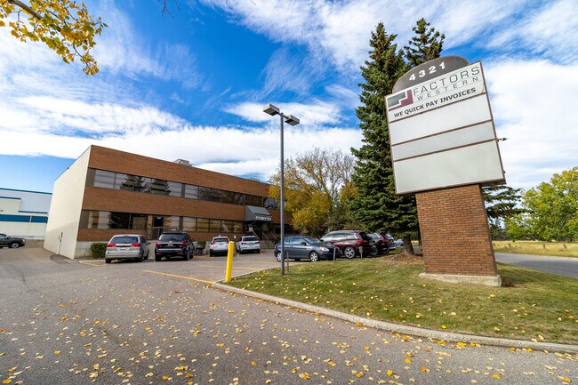 Plus de détails pour 4317-4321 23B St NE, Calgary, AB - Bureau à louer
