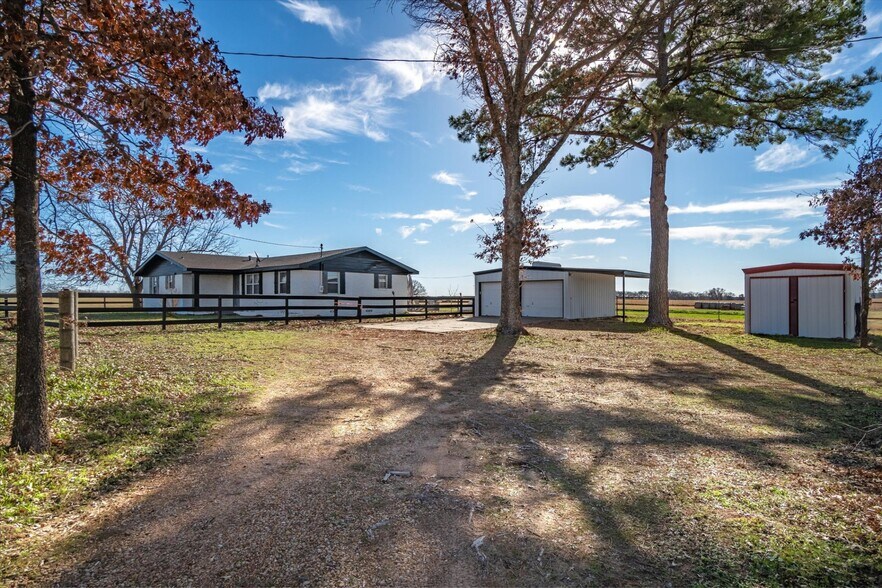 8612 FM 1616, Athens, TX à vendre - Photo du bâtiment - Image 2 de 40
