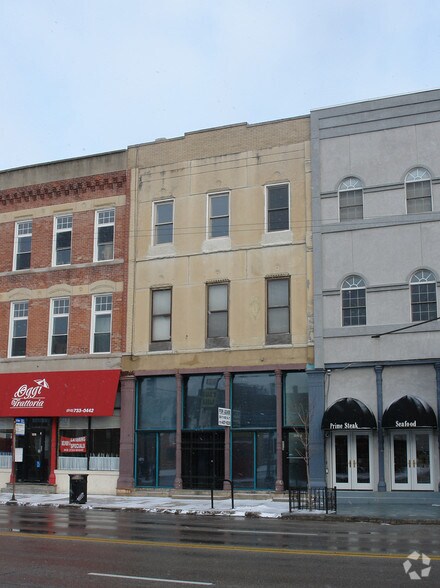 1376 W Grand Ave, Chicago, IL à louer - Photo du bâtiment - Image 2 de 20