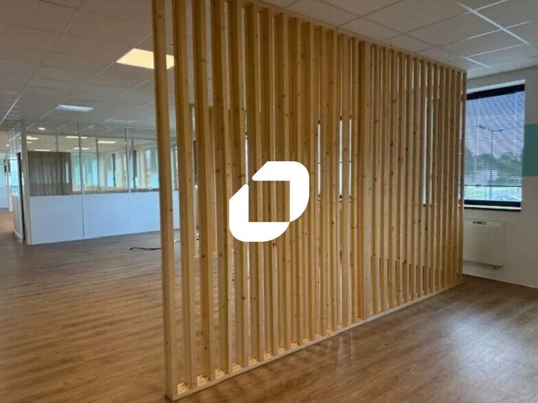 Bureau dans SAINT-OUEN-L'AUMONE à louer - Photo du bâtiment - Image 3 de 32