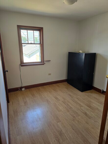 4914 50 Av, Red Deer, AB à vendre - Photo intérieure - Image 2 de 9