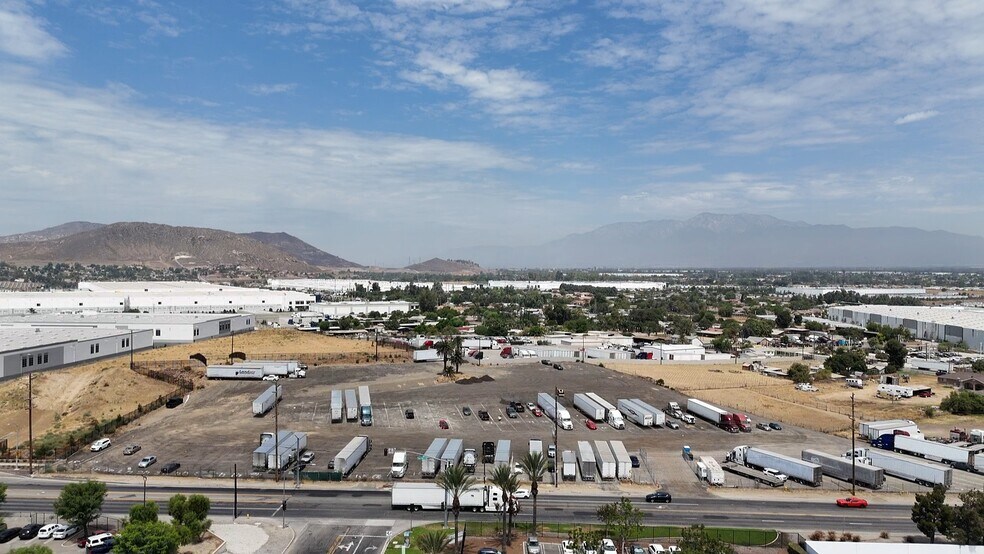 815 Agua Mansa Rd, Bloomington, CA à vendre - Photo du bâtiment - Image 2 de 13