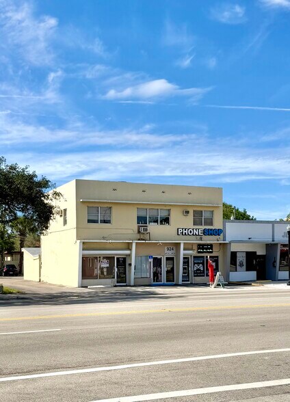 924-926 N Federal Hwy, Hollywood, FL à louer - Photo du bâtiment - Image 2 de 2