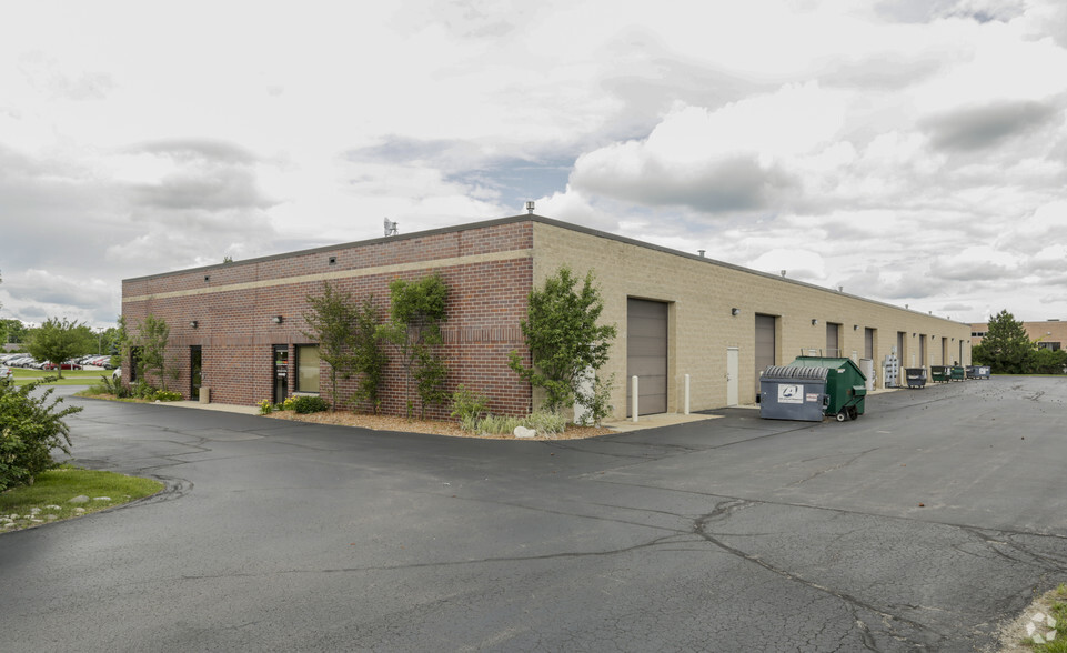 1190 Richards Rd, Hartland, WI for lease - Building Photo - Image 3 of 13