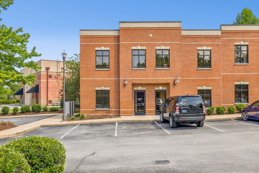 106 Mission Ct, Franklin, TN à vendre - Photo du bâtiment - Image 2 de 7