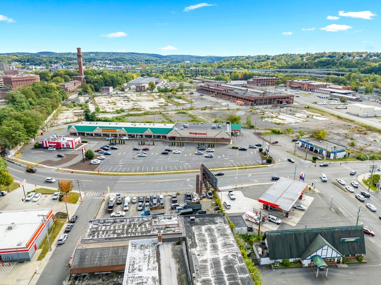 649 W Main St, Waterbury, CT for sale - Building Photo - Image 2 of 10