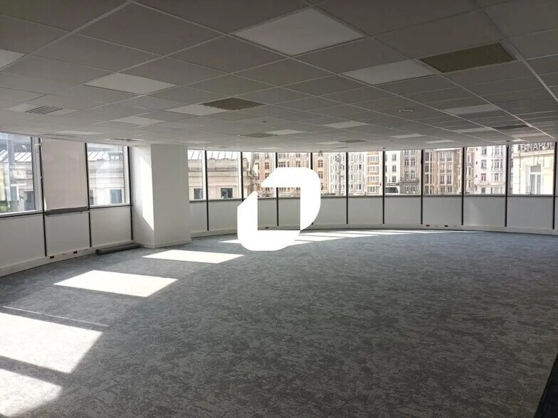 Office in Lille for lease - Interior Photo - Image 1 of 7