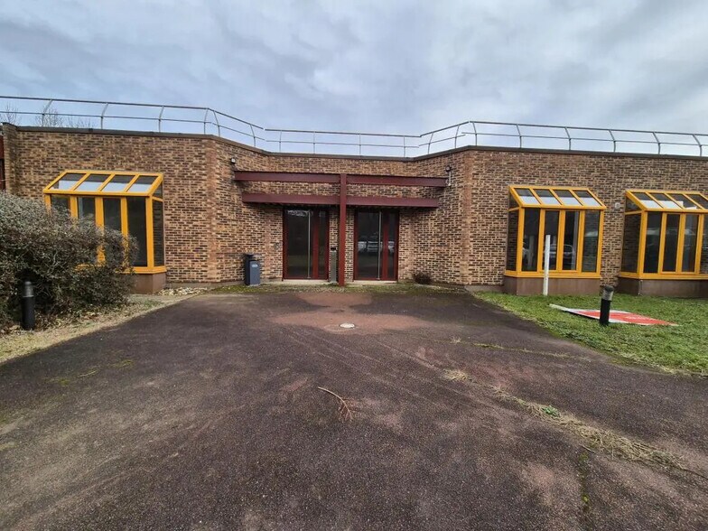 Industrial in Croissy-Beaubourg for lease - Building Photo - Image 2 of 7