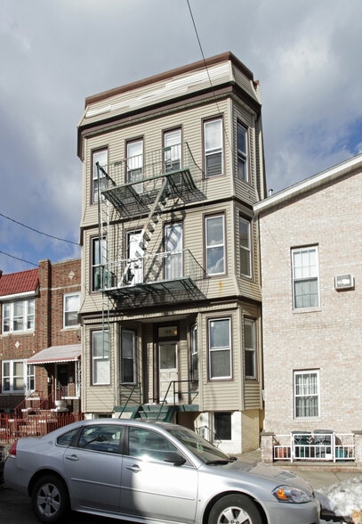 198 GRIFFITH St, Jersey City, NJ à vendre - Photo du bâtiment - Image 3 de 18