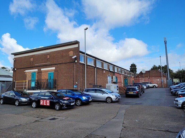 Thornhill Rd, Luton à vendre - Photo du bâtiment - Image 1 de 4