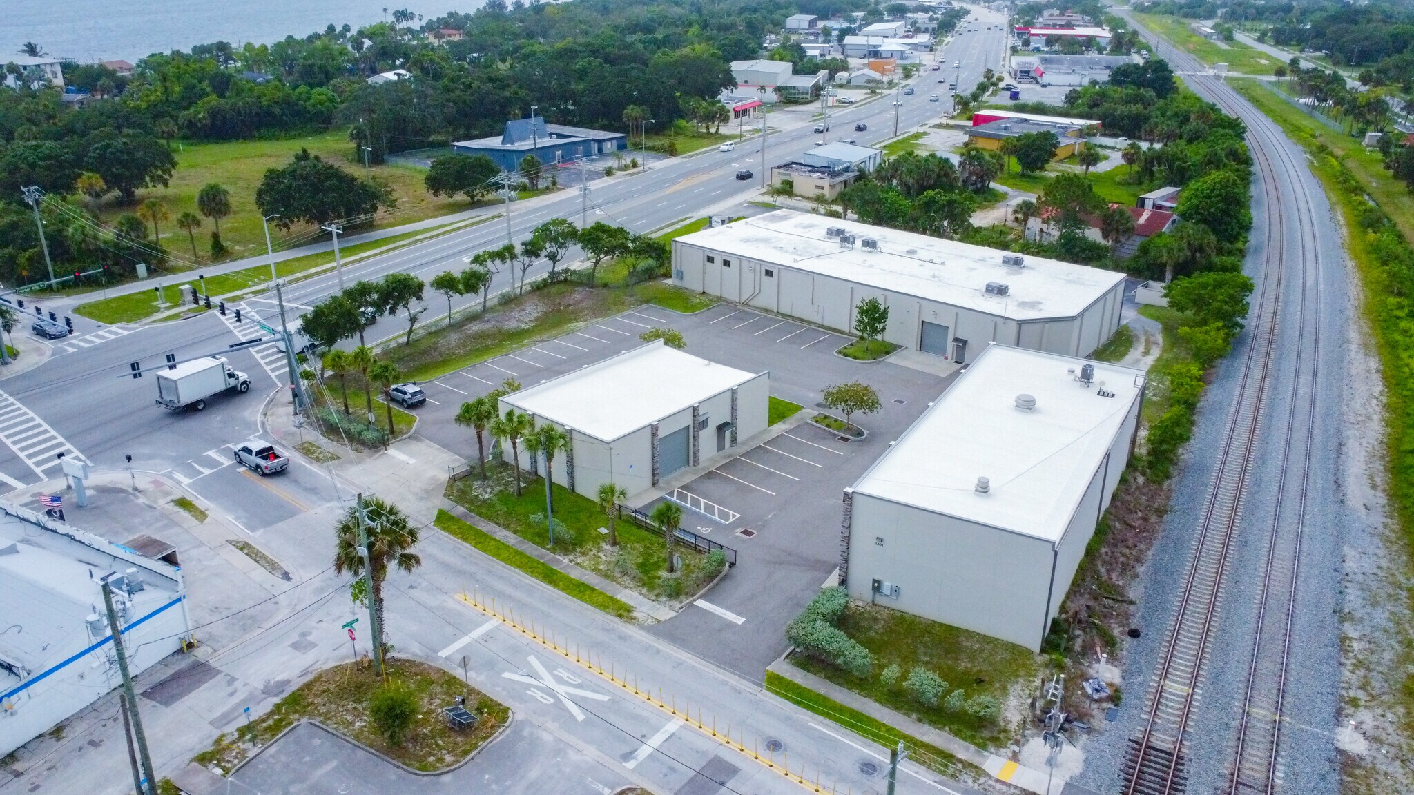 3 Building Office/Warehouse Melbourne FL portefeuille de 3 propriétés à vendre sur LoopNet.ca Photo principale- Image 1 de 12