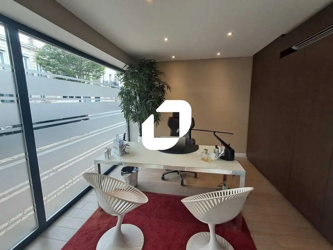 Office in Bordeaux for sale Interior Photo- Image 1 of 18
