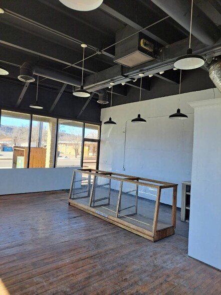 302-310 N 16th St, Canon City, CO à louer - Photo intérieure - Image 2 de 3