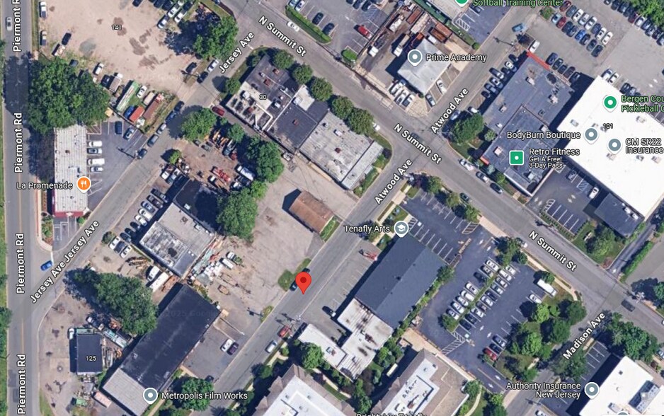 29 Atwood Ave, Tenafly, NJ à vendre - Photo du bâtiment - Image 2 de 3