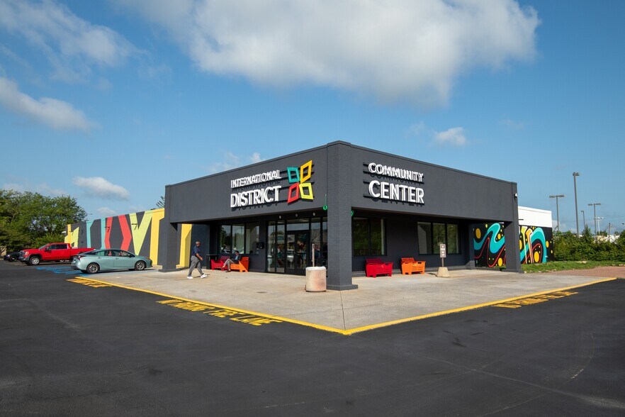 3643-3749 Commercial Dr, Indianapolis, IN à louer - Photo du bâtiment - Image 3 de 24