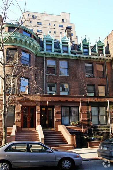 264 W 73rd St, New York, NY à vendre - Photo du bâtiment - Image 2 de 2