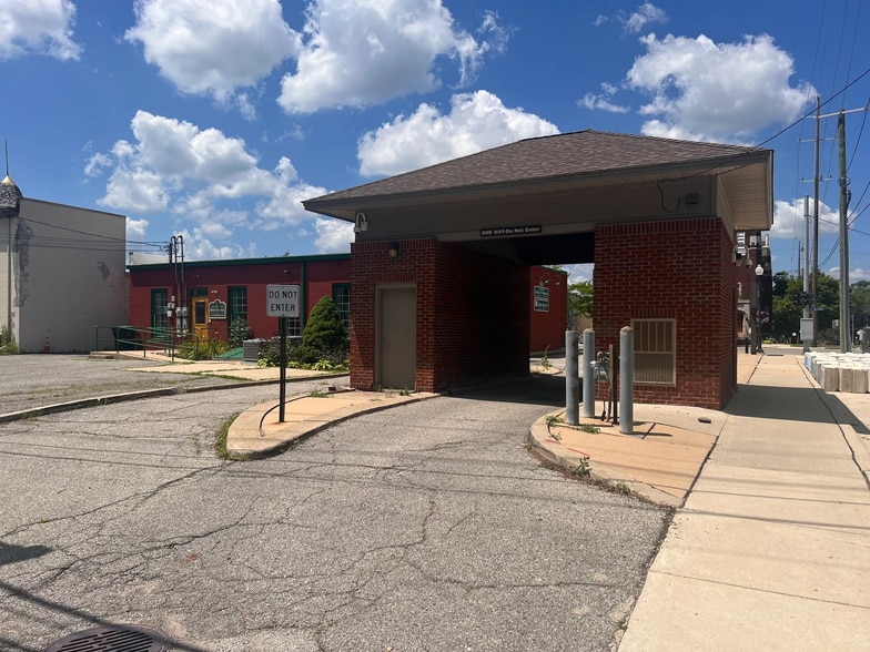 2605 W Jefferson Ave, Trenton, MI à vendre - Photo du bâtiment - Image 2 de 3