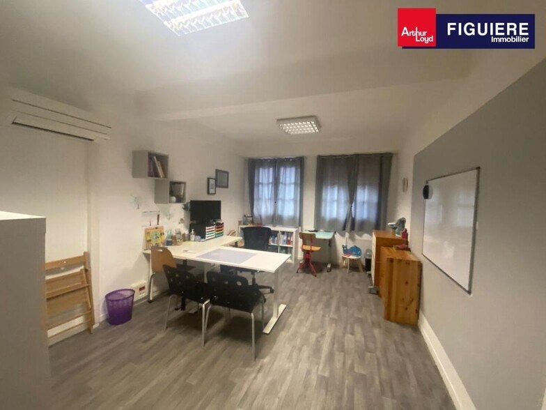 Bureau dans Salon-de-Provence à louer - Photo du bâtiment - Image 2 de 14