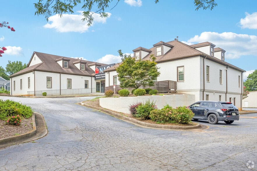 3690 N Peachtree Rd, Atlanta, GA à louer - Photo du bâtiment - Image 3 de 25