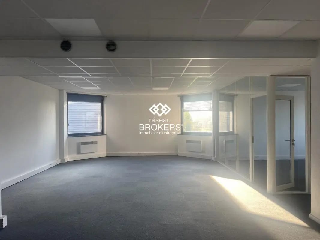 Flex in Saint-Quentin-Fallavier for lease Interior Photo- Image 1 of 13