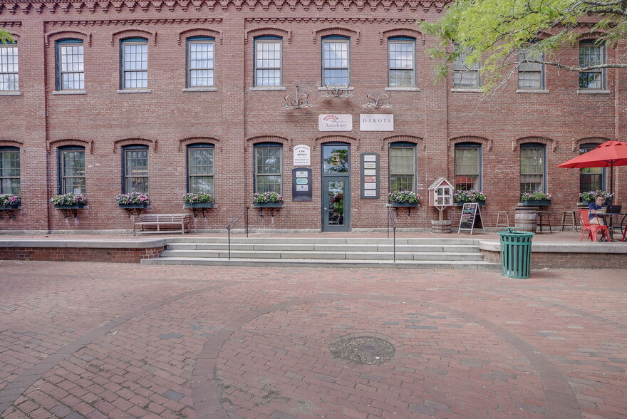 5-7 Market Sq, Amesbury, MA for lease - Building Photo - Image 1 of 17