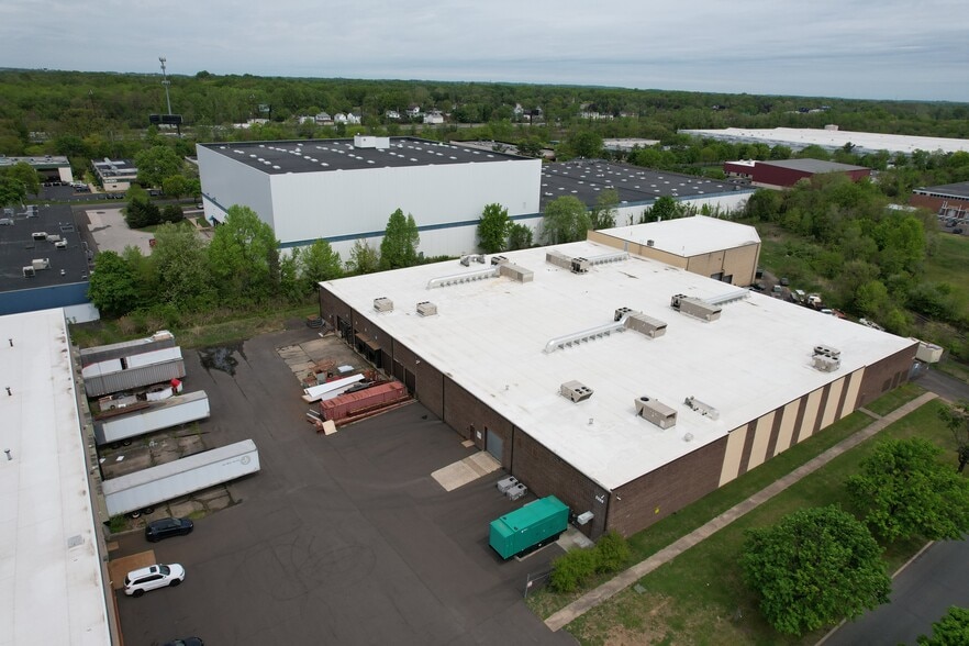 3350 Progress Dr, Bensalem, PA for lease - Building Photo - Image 2 of 11