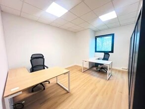 Rue Vaudétard, Issy-les-Moulineaux for lease Interior Photo- Image 1 of 14