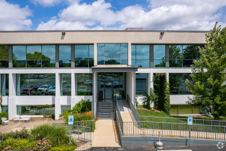 2775 Algonquin Rd, Rolling Meadows, IL for lease - Building Photo - Image 3 of 9