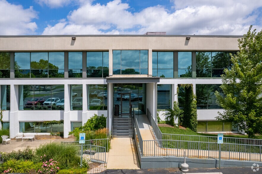 2775 Algonquin Rd, Rolling Meadows, IL à louer - Photo du bâtiment - Image 3 de 9