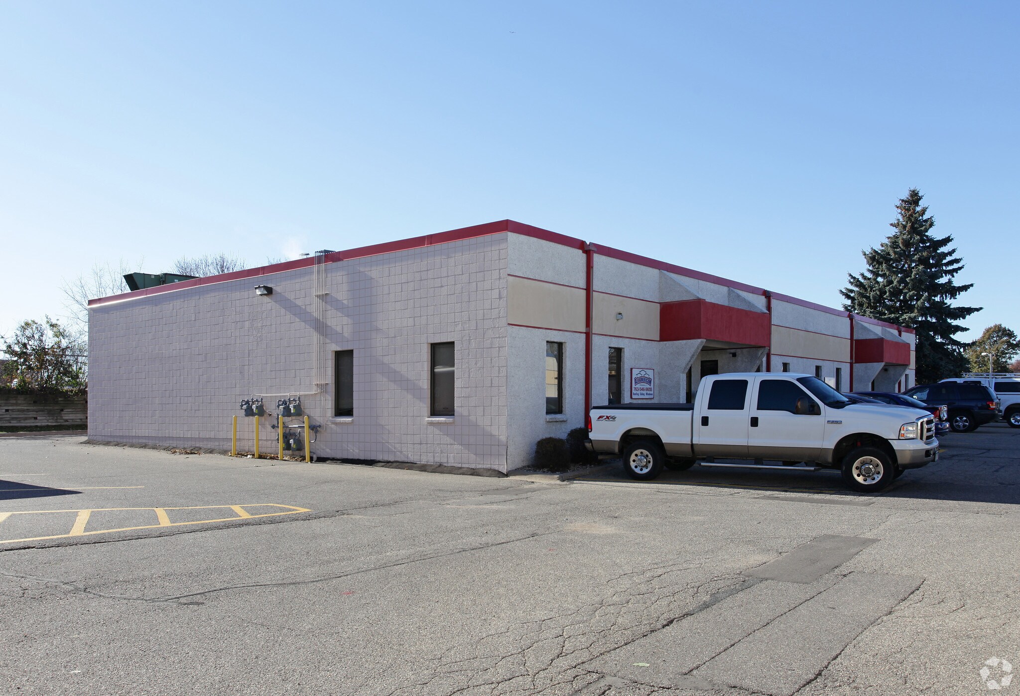 6102-6112 Olson Memorial Hwy, Golden Valley, MN for lease Primary Photo- Image 1 of 4