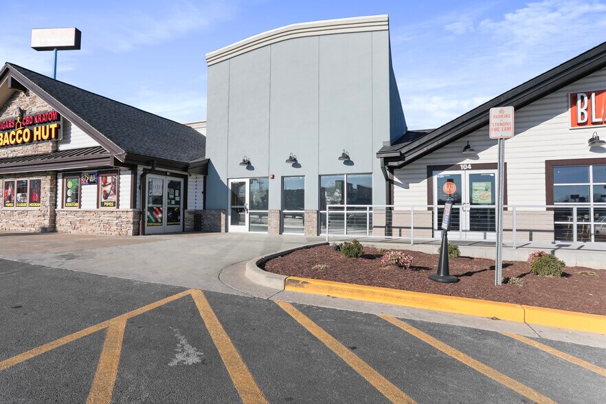 925 Foxcroft Ave, Martinsburg, WV for lease - Building Photo - Image 2 of 10