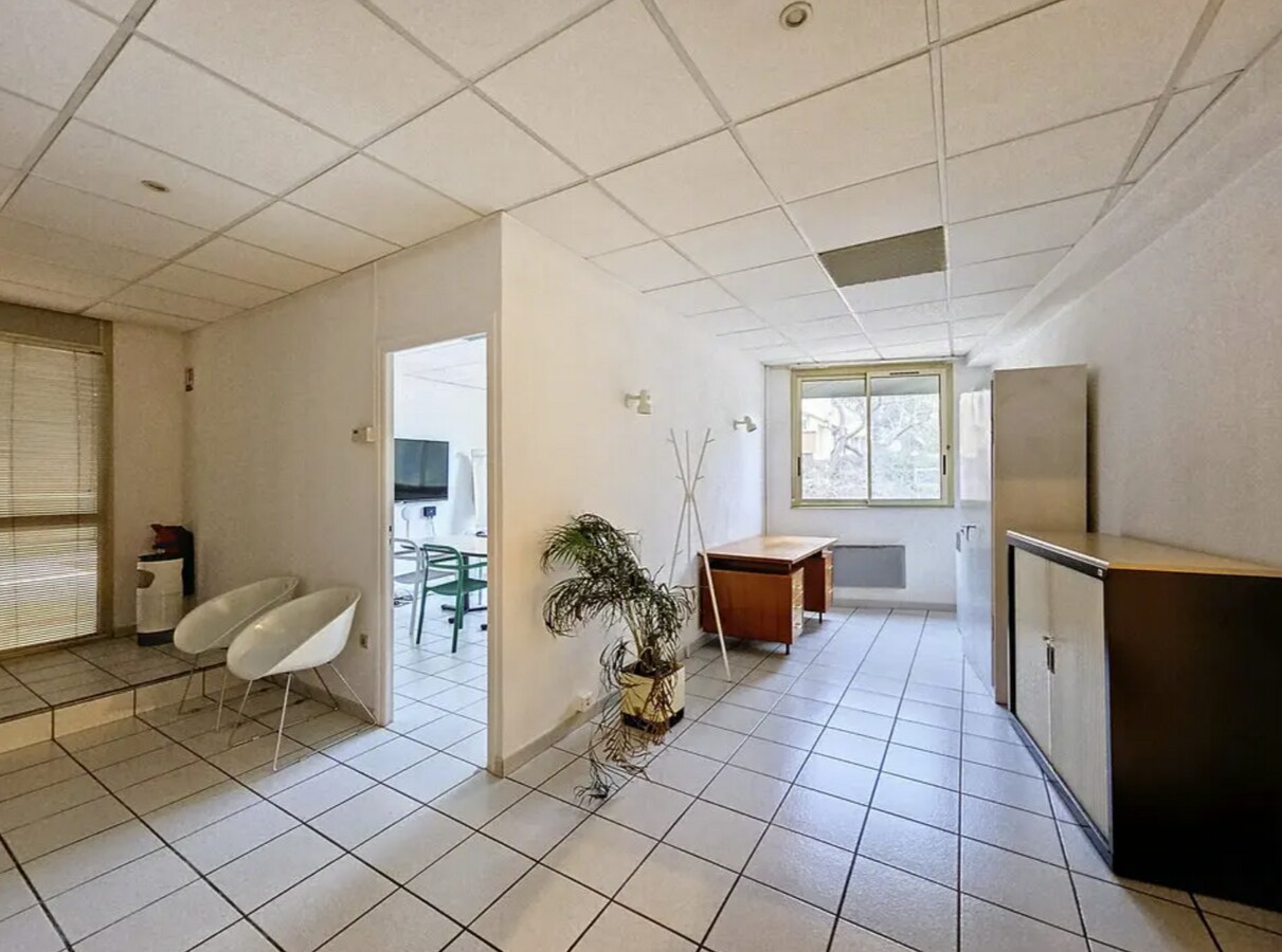 Lyon, RHO 69005 - - - Interior Photo - Image 1 of 10