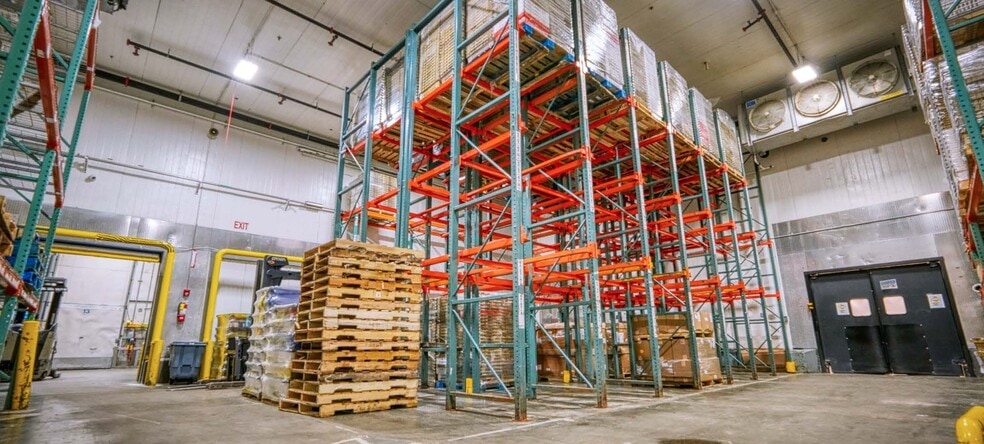 1800 Motor Pky, Islandia, NY for lease - Building Photo - Image 3 of 9