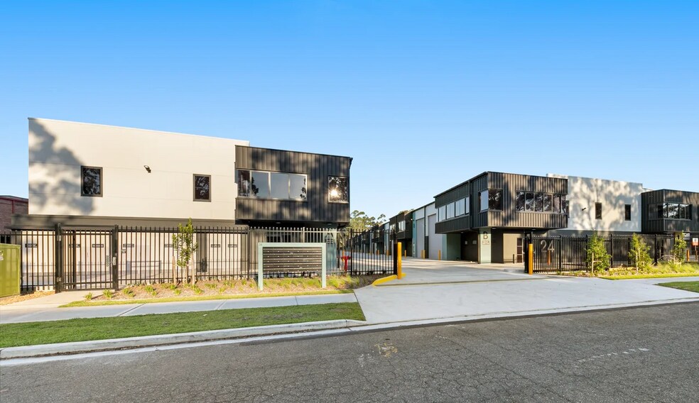 24 Helles Ave, Moorebank à louer - Photo du bâtiment - Image 2 de 6