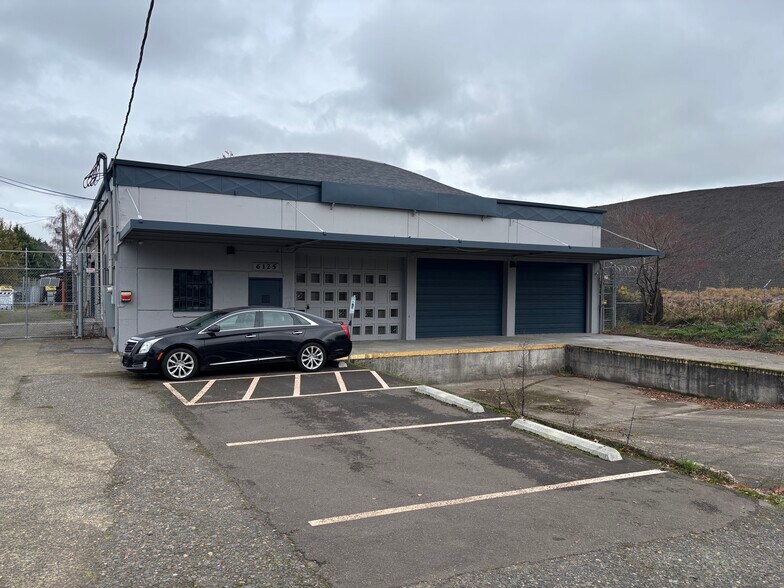 6125 NE Portland Hwy, Portland, OR à louer - Photo du bâtiment - Image 2 de 5