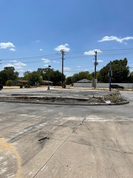 1405 S Cherry Ln, Fort Worth, TX for lease - Building Photo - Image 2 of 5