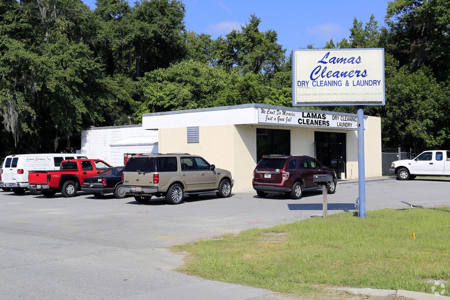 201 W Memorial Dr, Hinesville, GA for lease - Primary Photo - Image 1 of 4