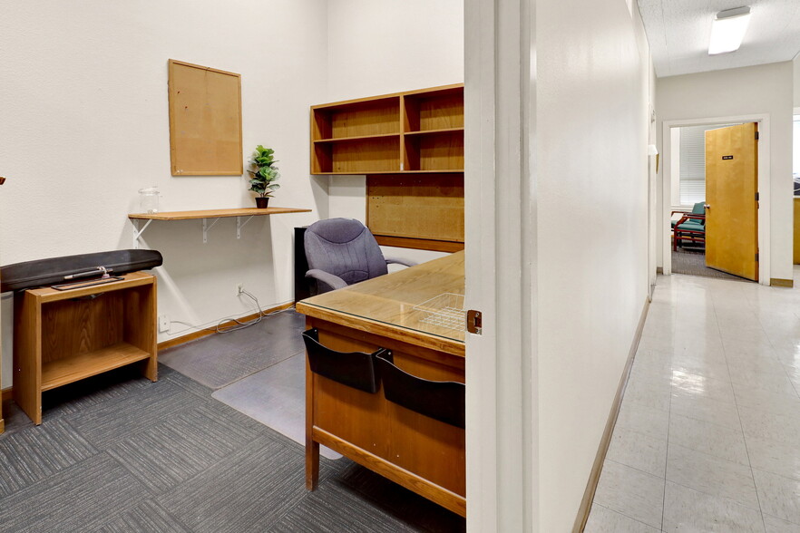 113 6th St, Lynden, WA for sale - Interior Photo - Image 3 of 46