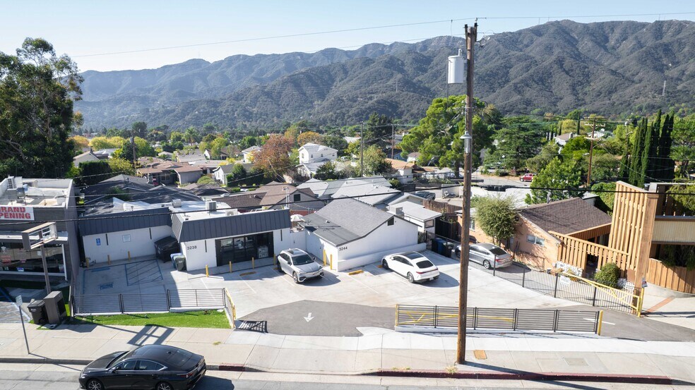 3238 Foothill Blvd, Glendale, CA à vendre - Photo du bâtiment - Image 2 de 33