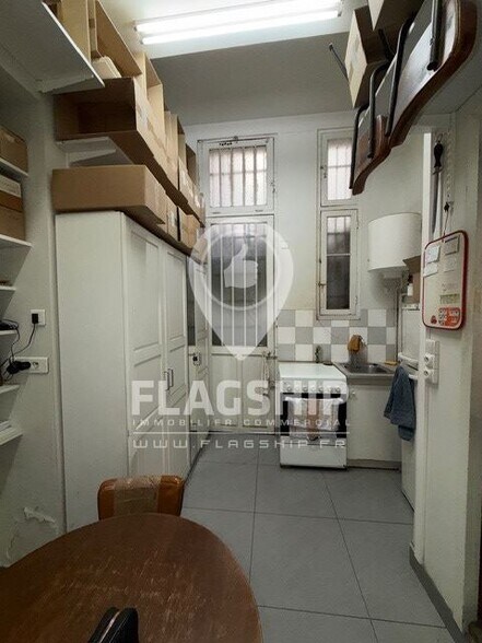 Retail in Paris for lease - Interior Photo - Image 3 of 5