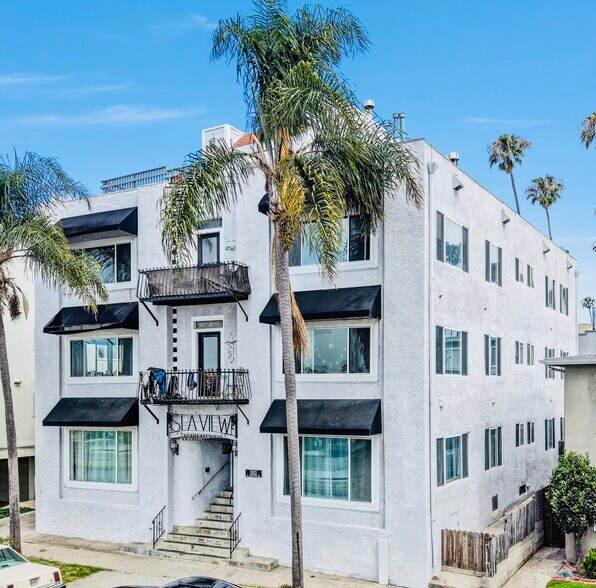 3921 E Livingston Dr, Long Beach, CA à vendre - Photo du bâtiment - Image 2 de 25