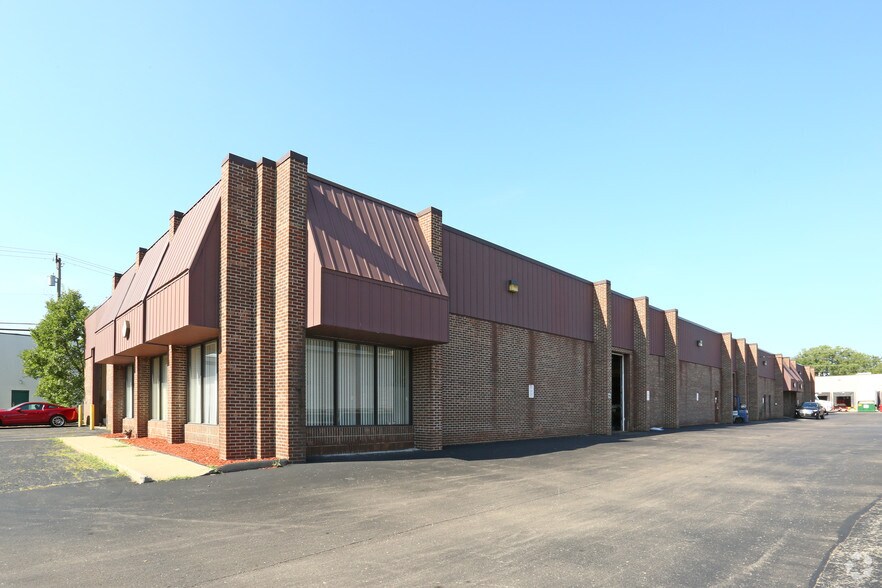 5727-5767 E Executive Dr, Westland, MI à louer - Photo du bâtiment - Image 3 de 5