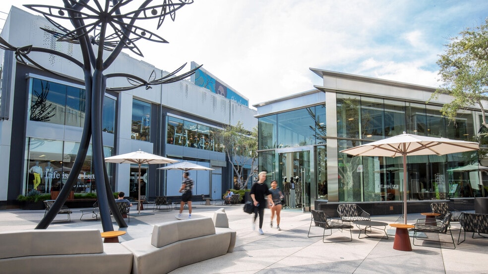 8590 W Sunset Blvd, West Hollywood, CA for lease - Building Photo - Image 1 of 17