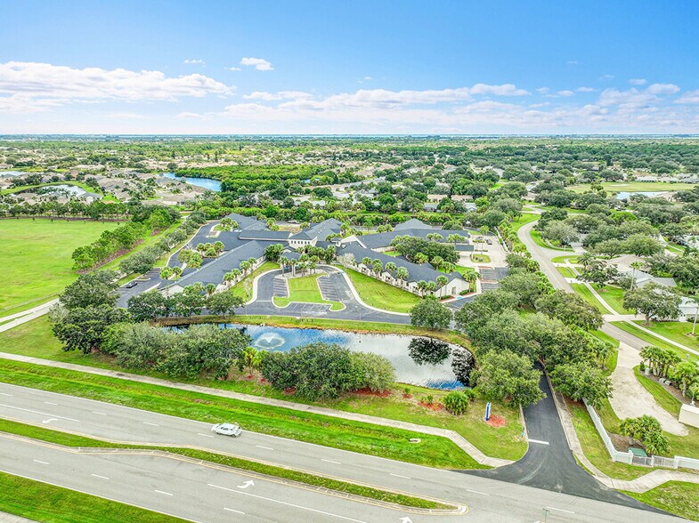 1700-1710 Wuesthoff Dr, Melbourne, FL à vendre - Photo du bâtiment - Image 2 de 16