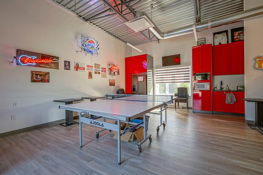 620Z Rue L'archevêque, Magog, QC for lease - Interior Photo - Image 2 of 4