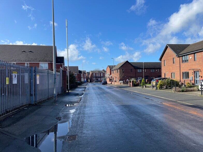 Willows Rd, Salford à vendre - Photo principale - Image 1 de 3