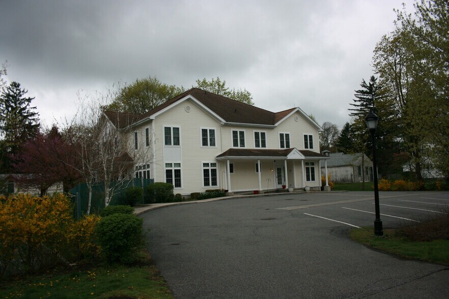 2084 Baldwin Rd, Yorktown Heights, NY à vendre - Photo du bâtiment - Image 3 de 4