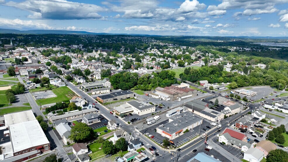 550 S Main St, Nazareth, PA à vendre - Photo du bâtiment - Image 3 de 72