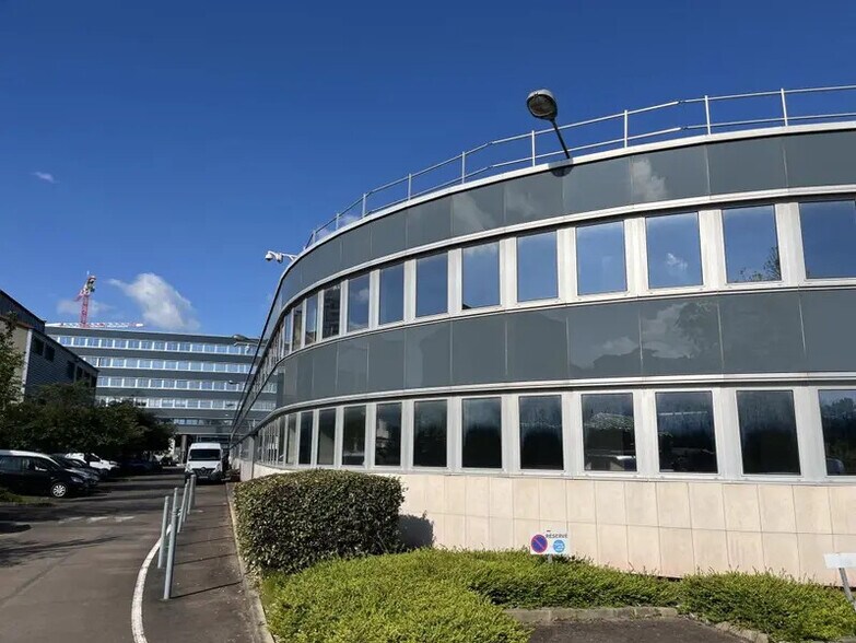 18 Rue D'Arras, Nanterre for lease - Building Photo - Image 1 of 21