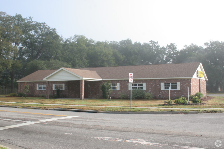 911 Bryan Rd, Brandon, FL for lease - Primary Photo - Image 1 of 48